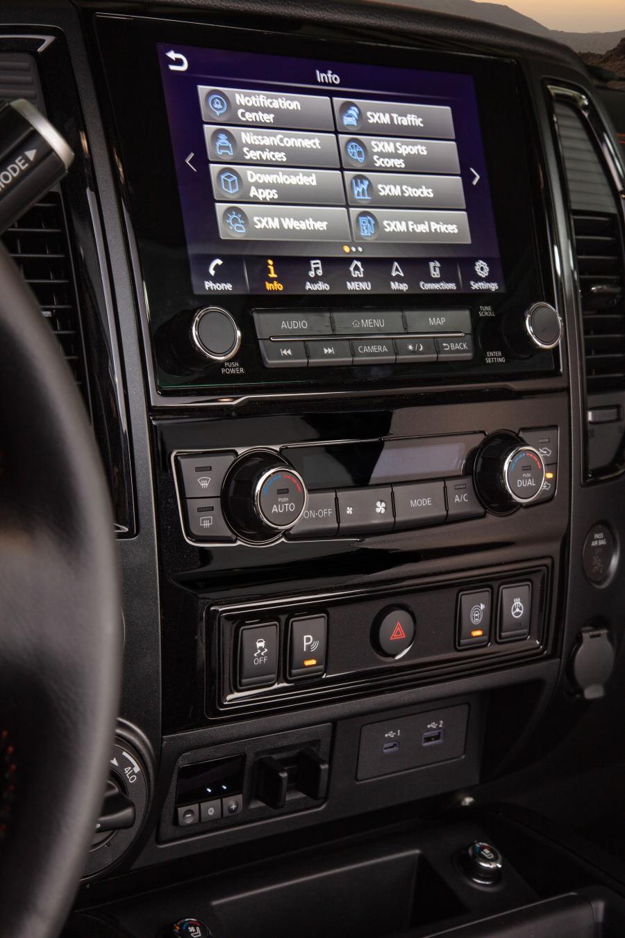 Детали интерьера Nissan Titan Pro4X Crew Cab 2019 года  (фото 29 из 35)